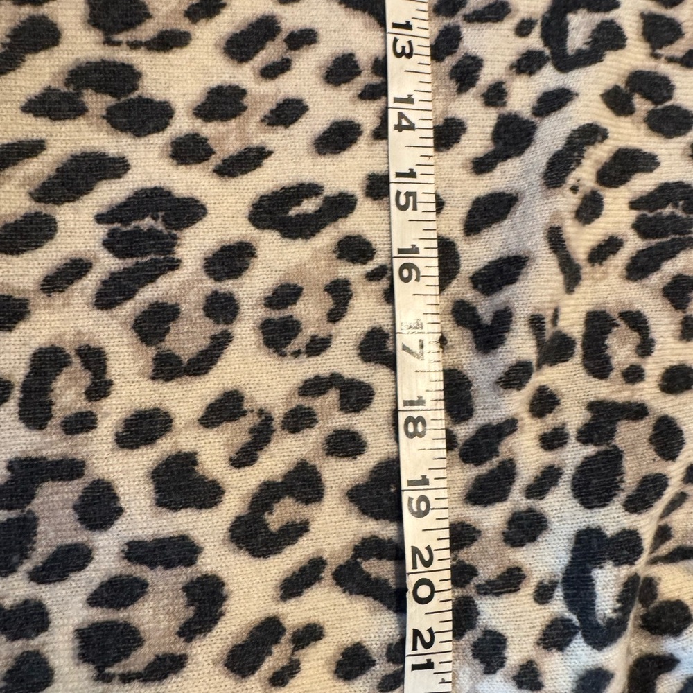 Alice + Olivia leopard cashmere short sweater w/ wide sleeves. Size L. - Picture 10 of 11